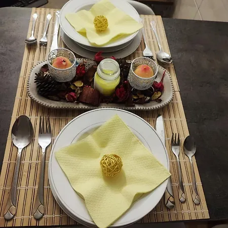 Yellow Corner Lux Apartment, Lukavica, Istocno Sarajevo Near Airport - Free Parking アパート Donje Mladice