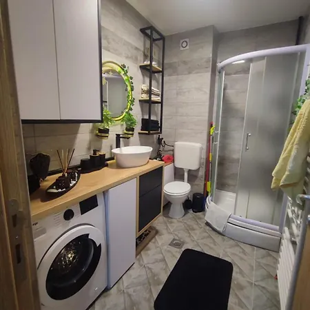 Yellow Corner Lux Apartment, Lukavica, I Sarajevo Near Airport - Free Parking شقة *