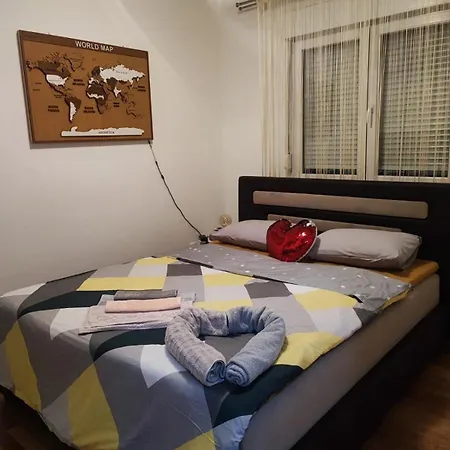 アパート Yellow Corner Lux Apartment, Lukavica, Istocno Sarajevo Near Airport - Free Parking *