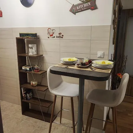 Yellow Corner Lux Apartment, Lukavica, Istocno Sarajevo Near Airport - Free Parking *