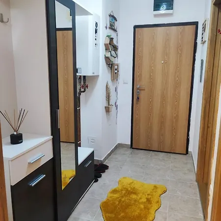 Yellow Corner Lux Apartment, Lukavica, Istocno Sarajevo Near Airport - Free Parking Donje Mladice