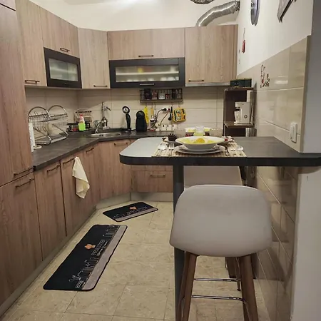 Yellow Corner Lux Apartment, Lukavica, Istocno Sarajevo Near Airport - Free Parking * Donje Mladice