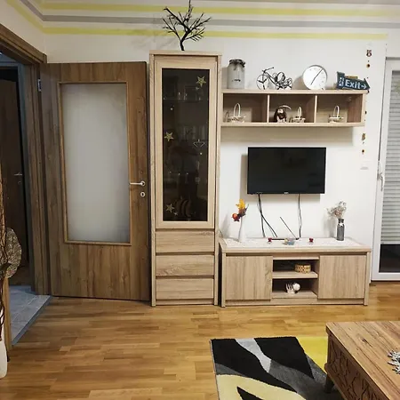 アパート Yellow Corner Lux Apartment, Lukavica, Istocno Sarajevo Near Airport - Free Parking *