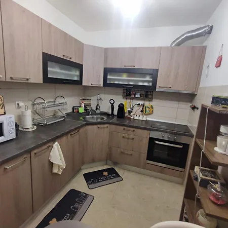 Yellow Corner Lux Apartment, Lukavica, Istocno Sarajevo Near Airport - Free Parking Donje Mladice