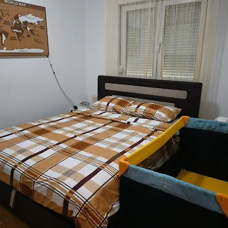 Yellow Corner Lux Apartment, Lukavica, Istocno Sarajevo Near Airport - Free Parking