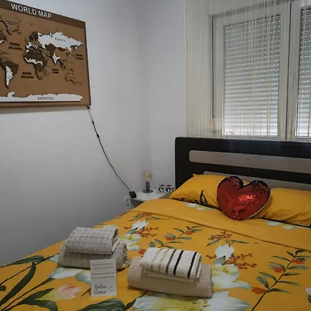 Yellow Corner Lux Apartment, Lukavica, Istocno Sarajevo Near Airport - Free Parking *